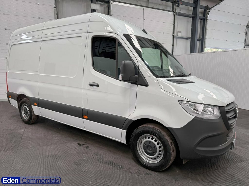 Mercedes-Benz Sprinter 2L Pro White