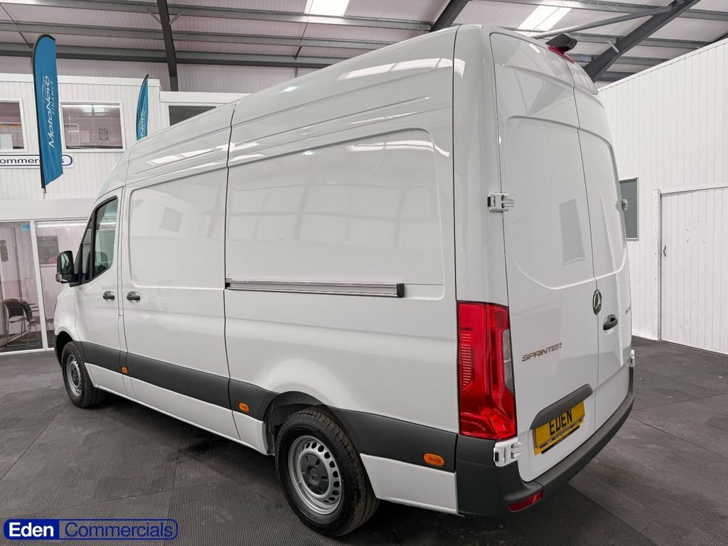 Mercedes-Benz Sprinter 2L Pro White #6