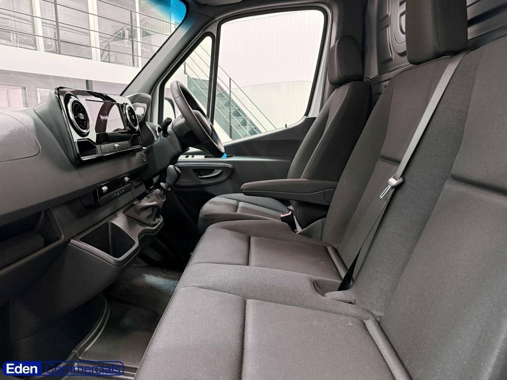 Mercedes-Benz Sprinter 2L Pro White #3