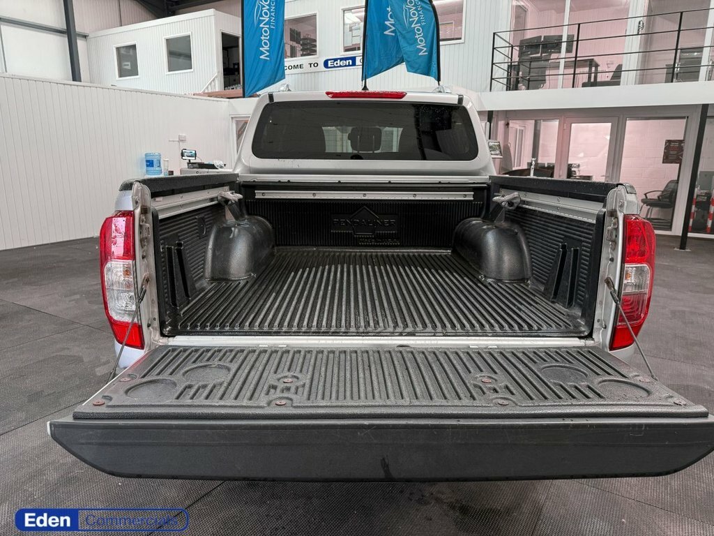 Nissan Navara 2L Tekna Silver #4