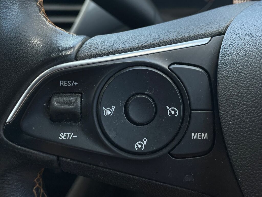 Vauxhall Crossland X Sport White #16
