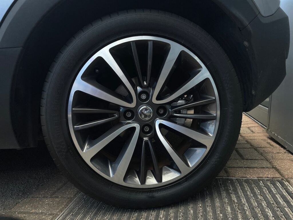 Vauxhall Crossland X Sport White #9