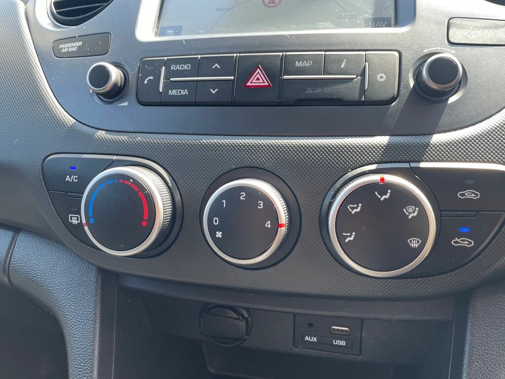 Hyundai I10 1.0 Play Special Edition Stunning Car Inc 12 Month Blue #18