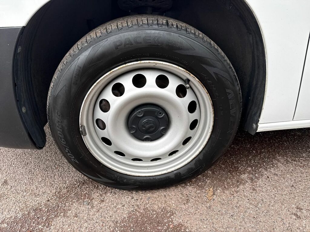 Vauxhall Combo Combo 2300 Dynamic Td White #9