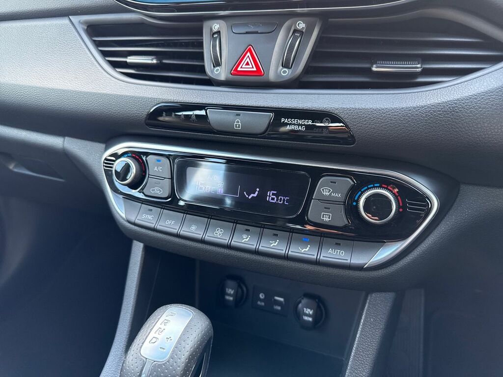 Hyundai I30 Hatchback White #18