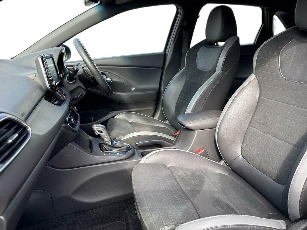 Hyundai I30 Hatchback White #10