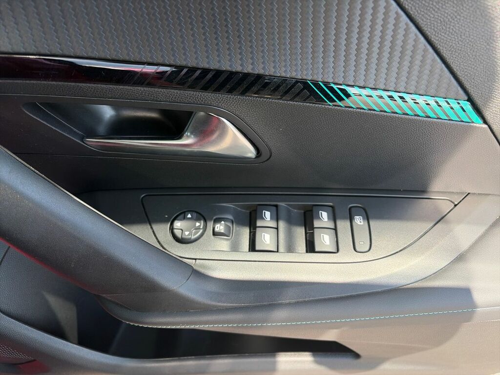 Peugeot 2008 1.2 Puretech Active Premium-plus Red #20