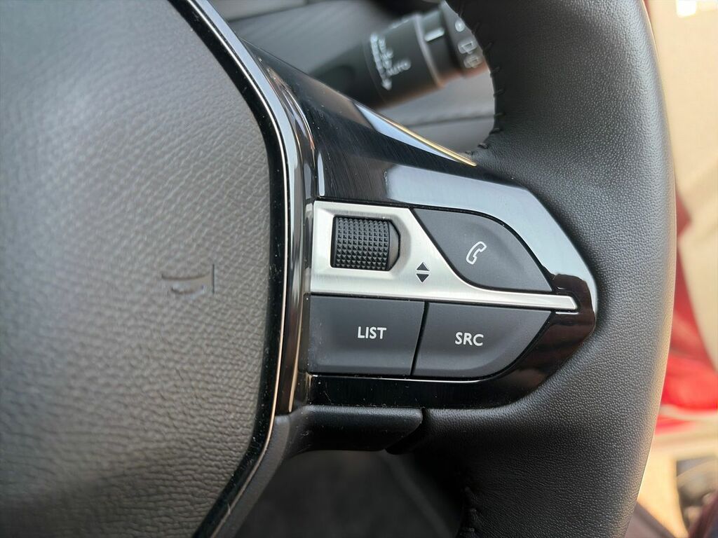 Peugeot 2008 1.2 Puretech Active Premium-plus Red #17
