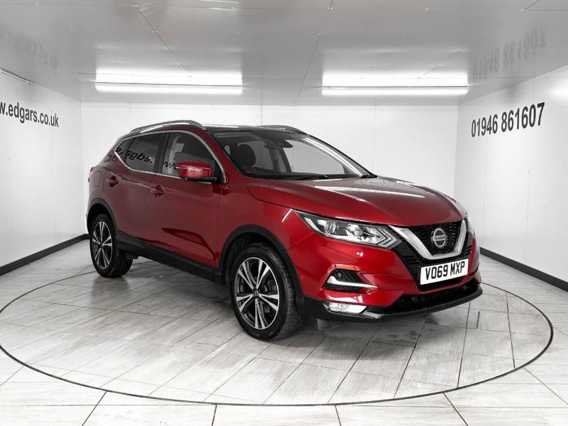 Nissan Qashqai 1.3 Dig-t N-connecta Red