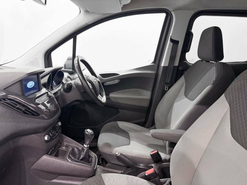 Ford Tourneo Courier Titanium Black #9
