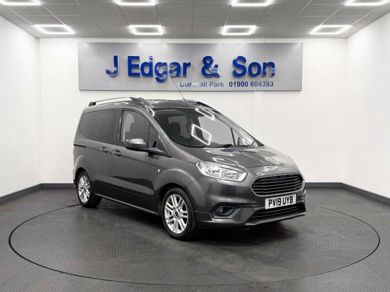 Ford Tourneo Courier Titanium Black #1