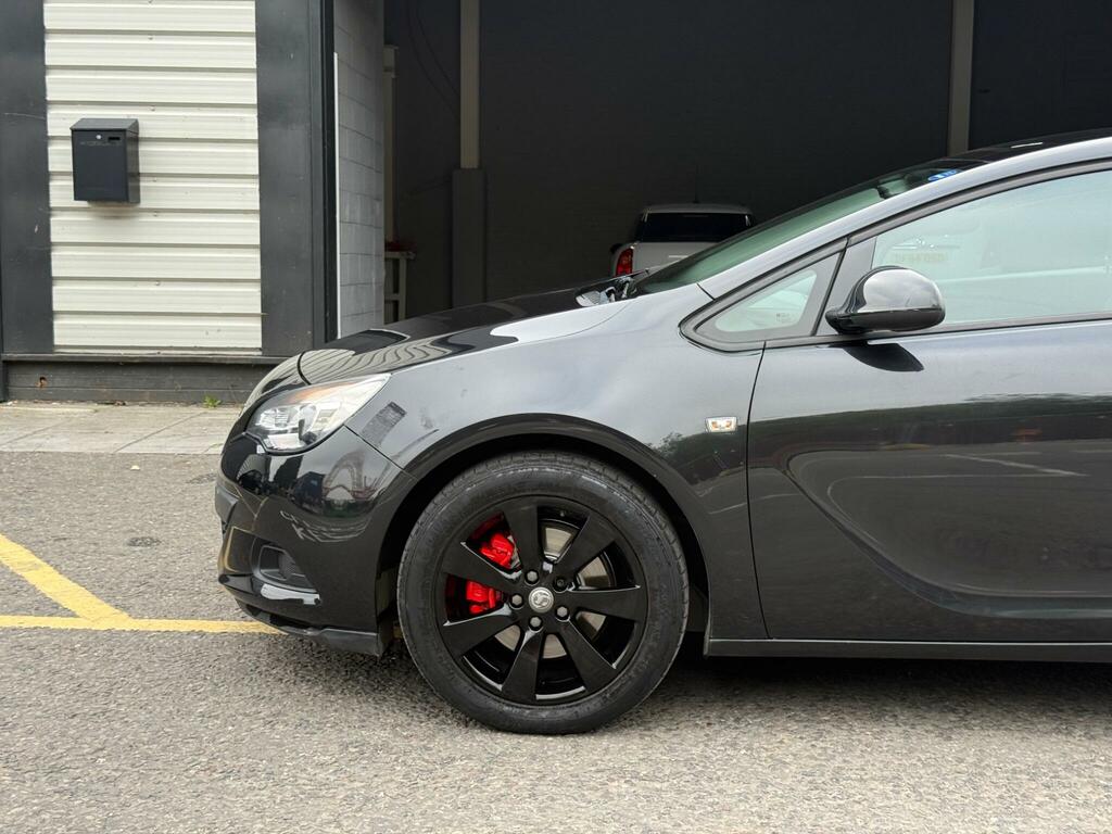 Vauxhall Astra GTC Coupe White #29