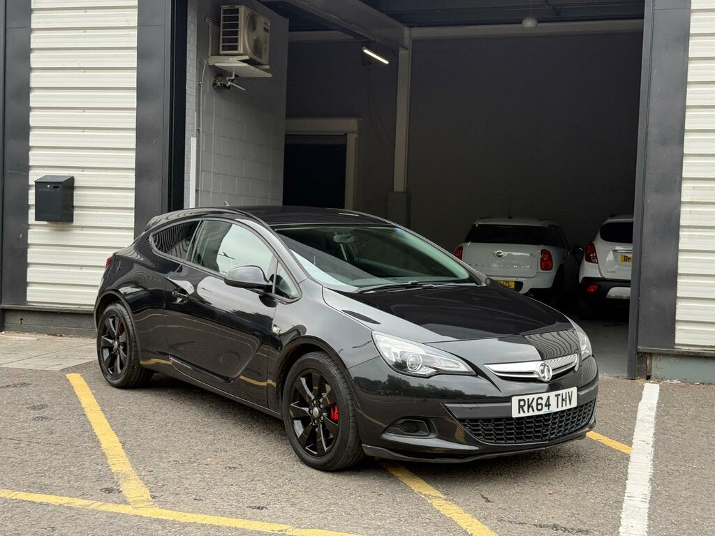 Vauxhall Astra GTC Coupe White #10