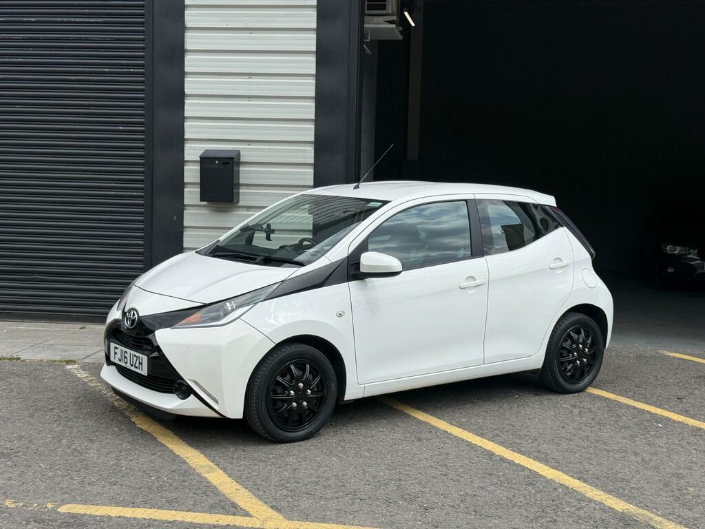 Toyota Aygo X X-play White #2