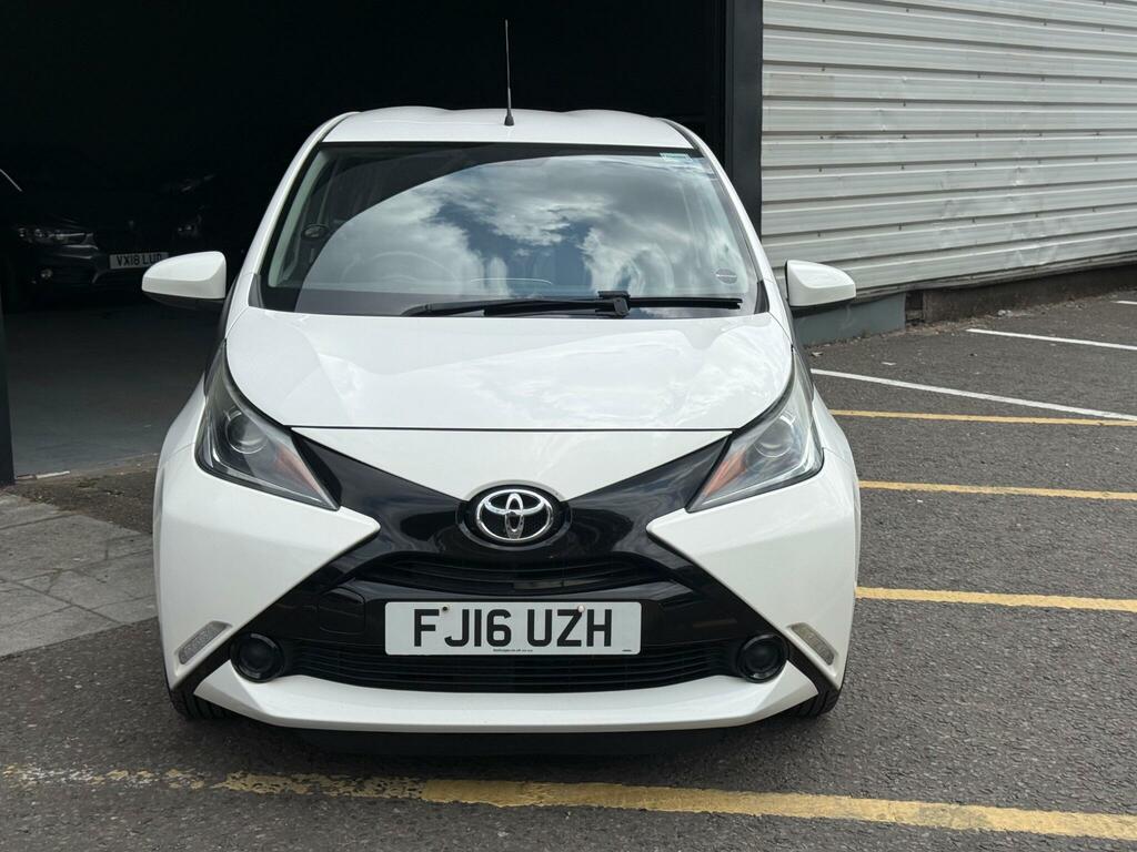 Toyota Aygo X X-play White #3