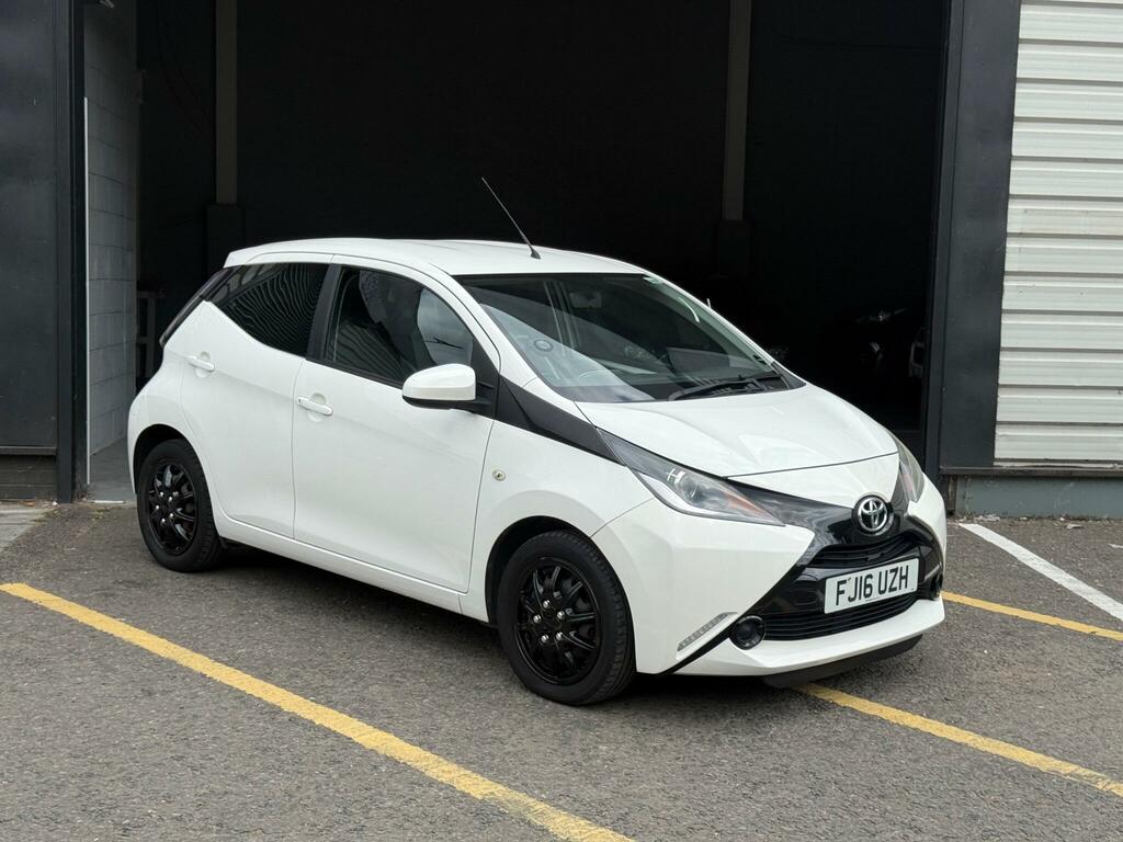 Toyota Aygo X X-play White #5