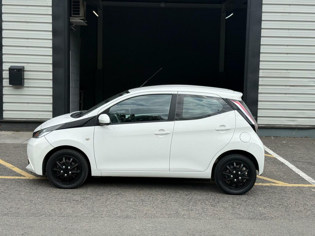 Toyota Aygo X X-play White #4
