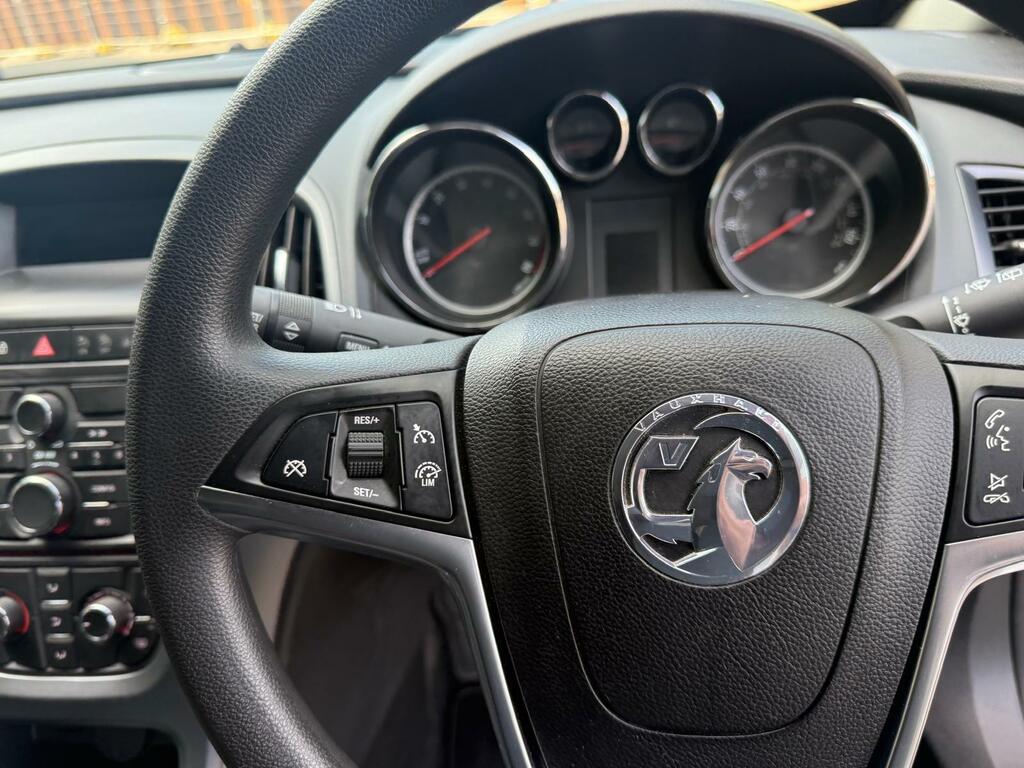 Vauxhall Astra GTC Gtc 2.0 Cdti 16V White #31