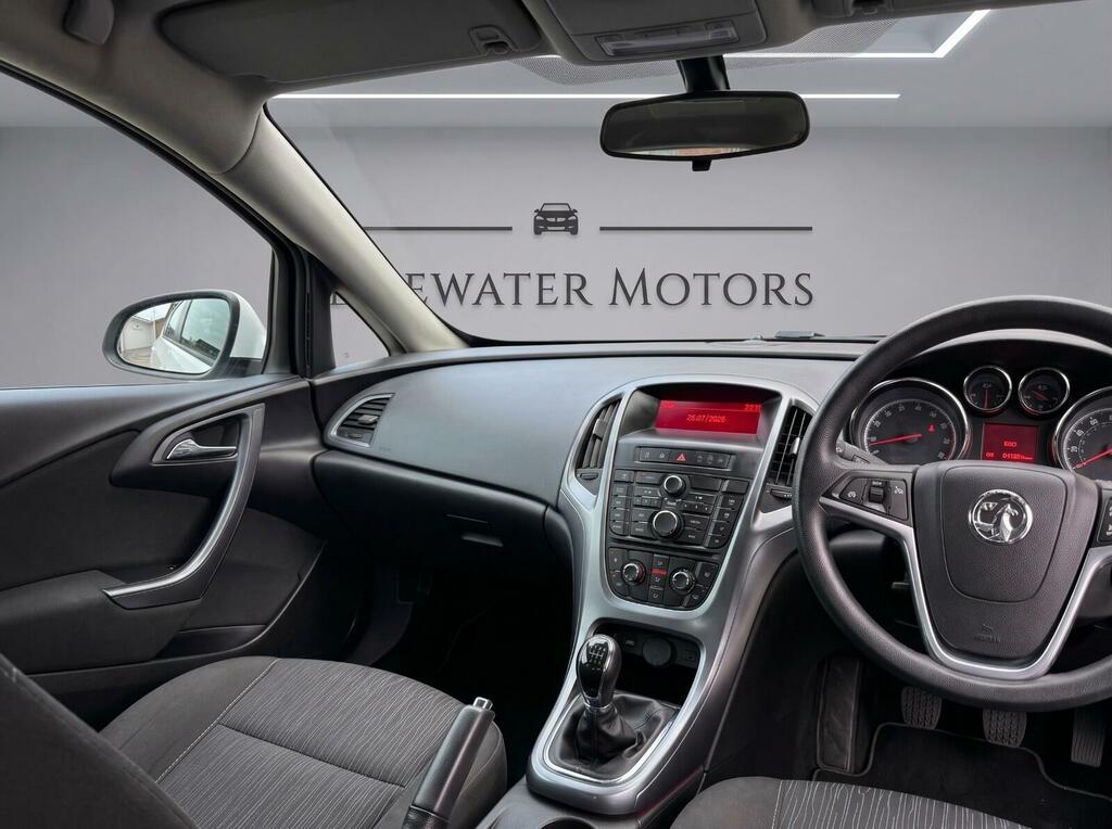 Vauxhall Astra GTC Gtc 2.0 Cdti 16V White #35