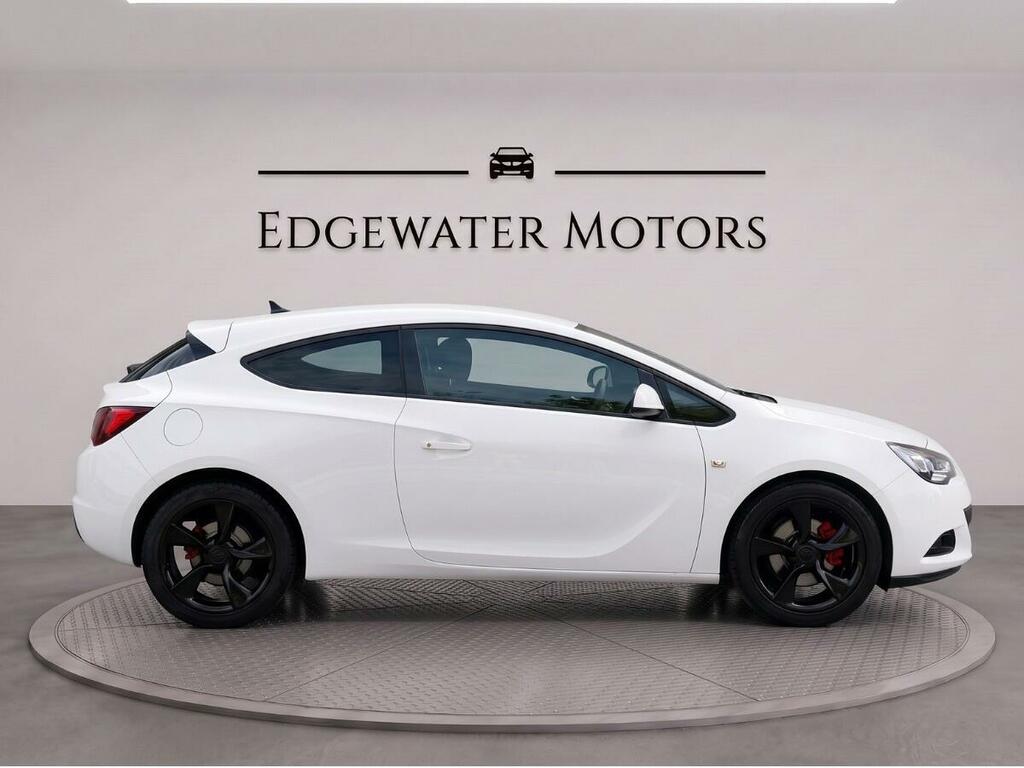 Vauxhall Astra GTC Sport White #4
