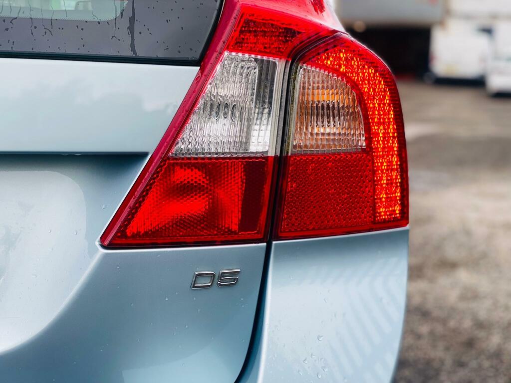 Volvo V70 2.4 D5 Se Lux Estate Geartronic Awd 2 Blue #12