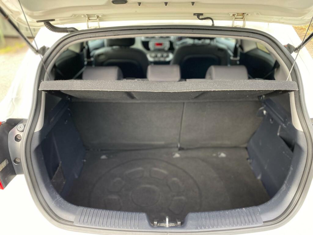 Kia RIO 1.25 1 Air White #15