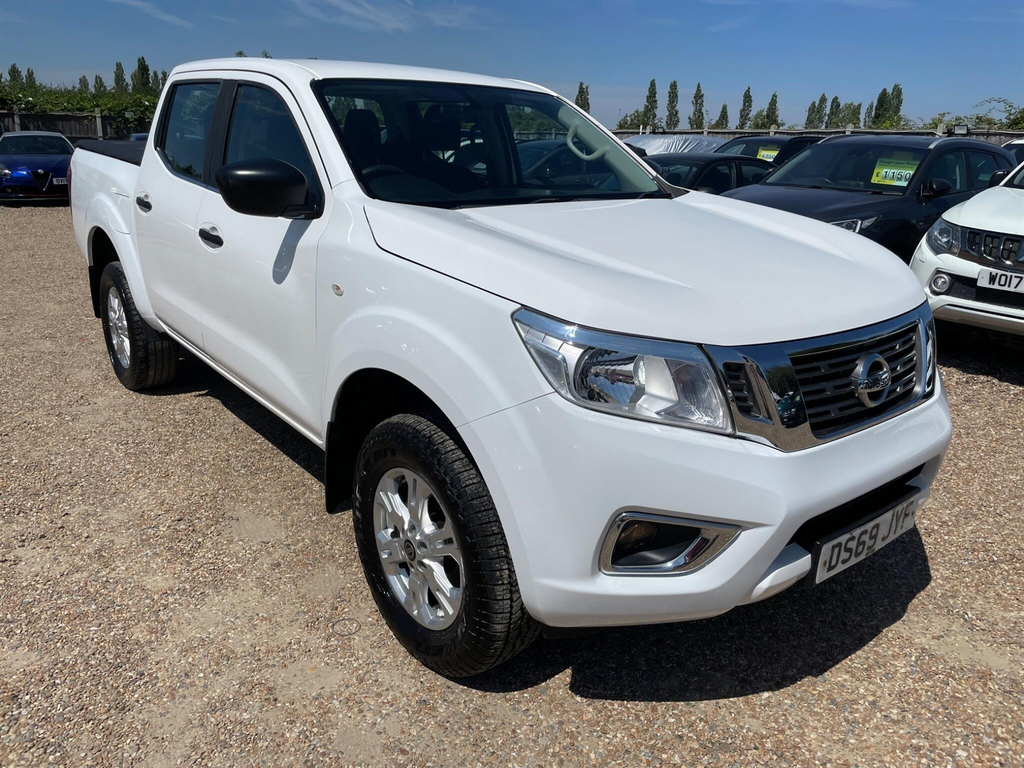 Nissan Navara 2.3 Dci Acenta 4Wd Euro 6 Ss White