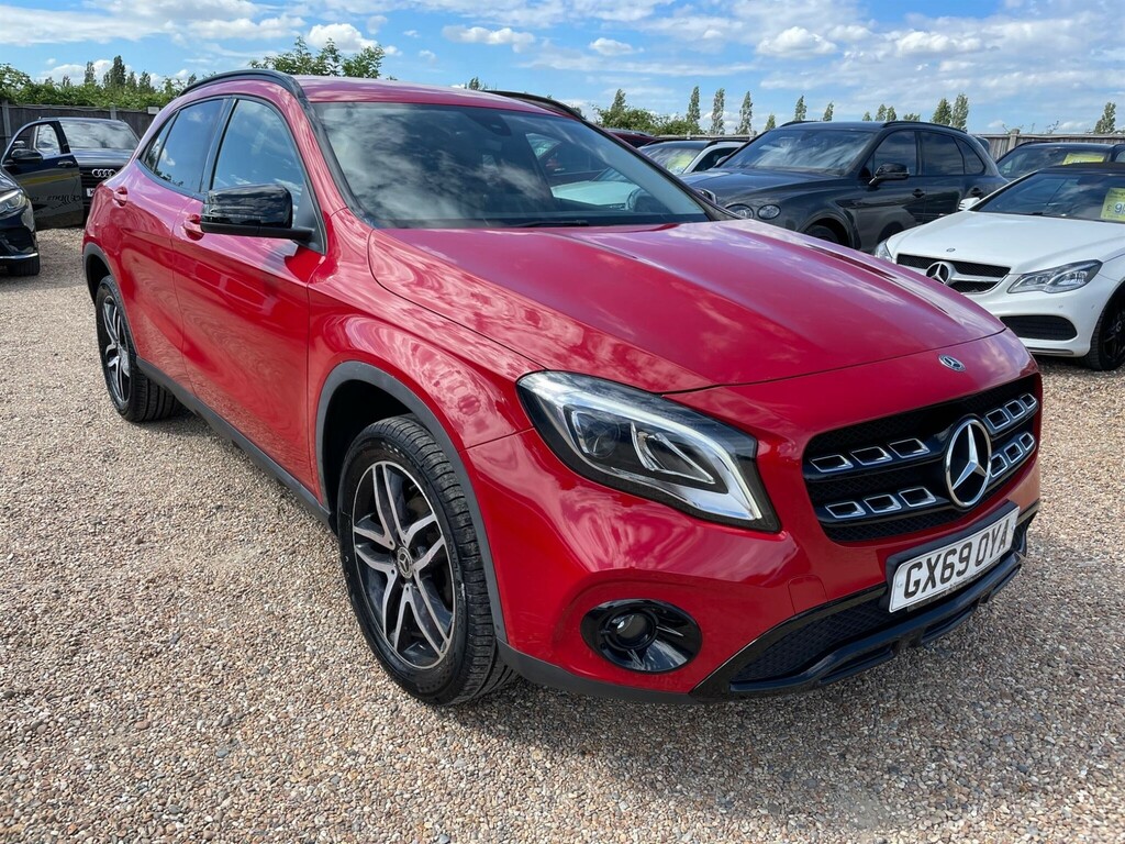 Mercedes-Benz GLA Class 1.6 Urban Edition 7G-dct Euro 6 Ss Red