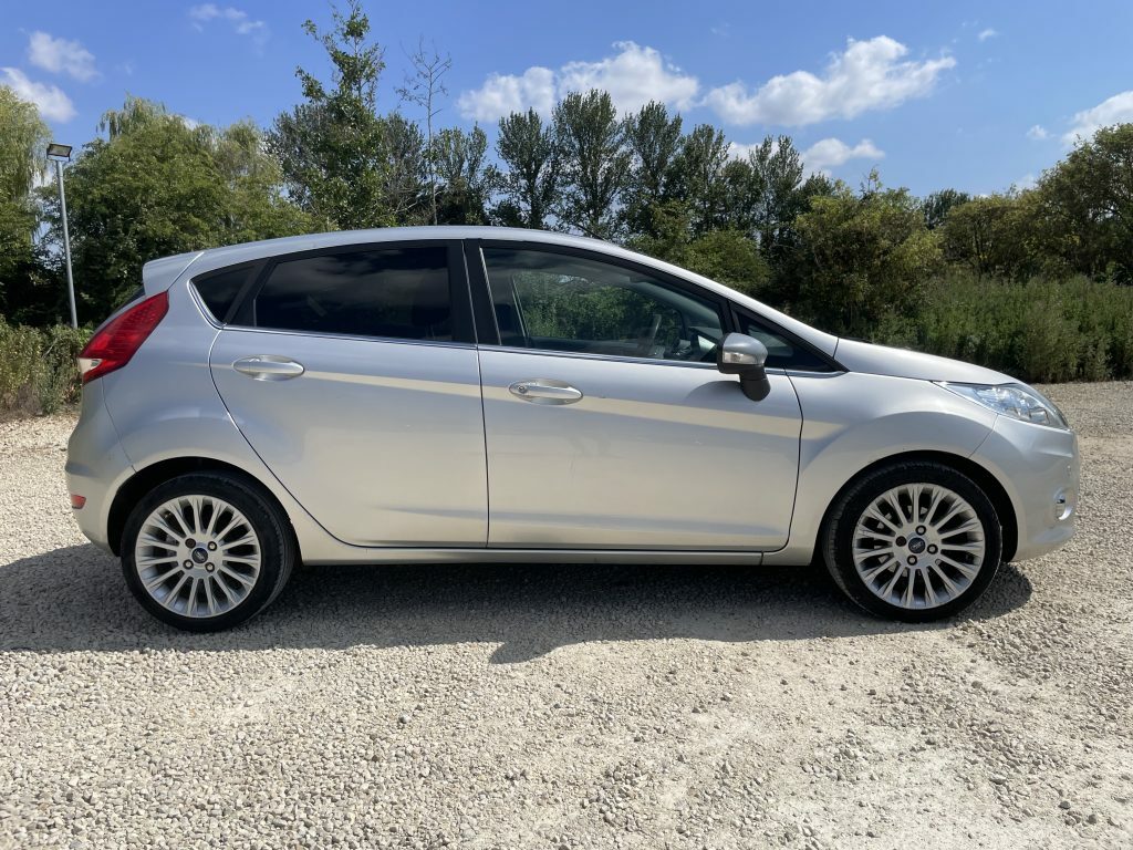 Ford Fiesta Hatchback Black #2