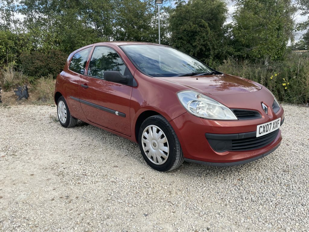 Renault Clio 1.2 Campus Sport I-music Red #1