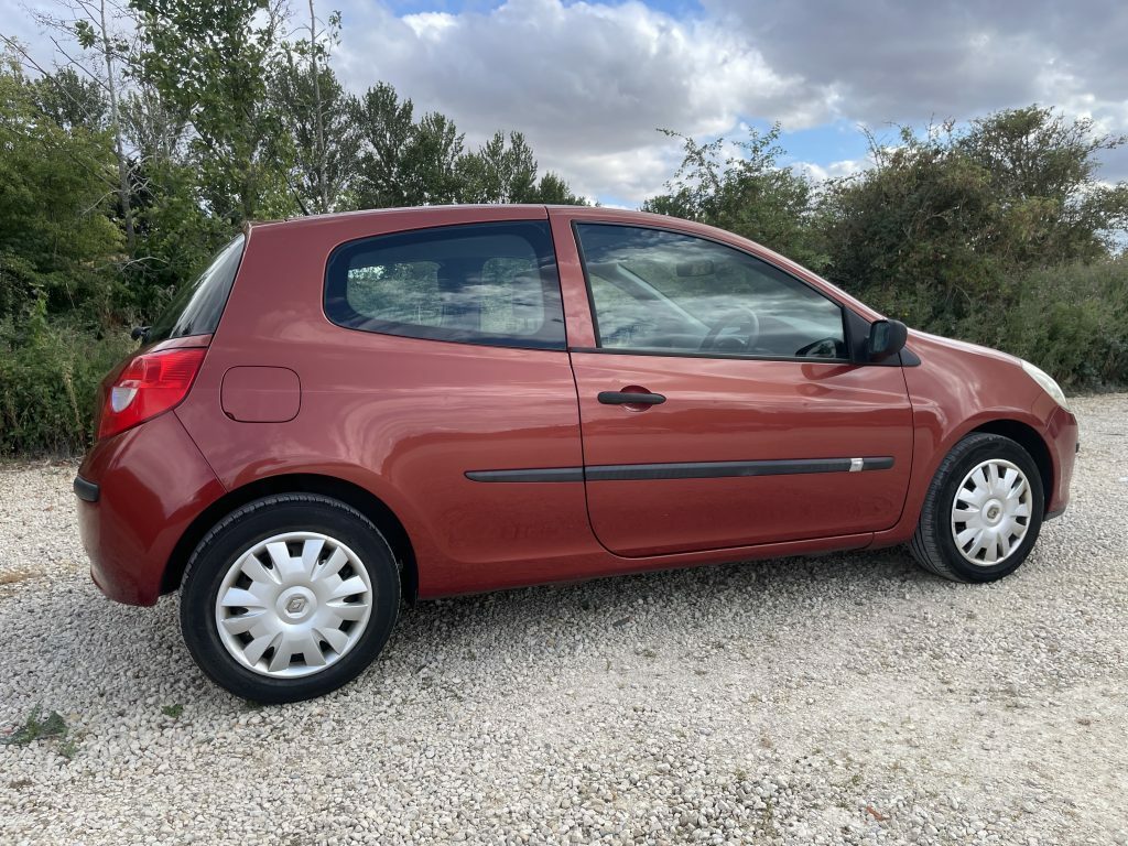 Renault Clio 1.2 Campus Sport I-music Red #3