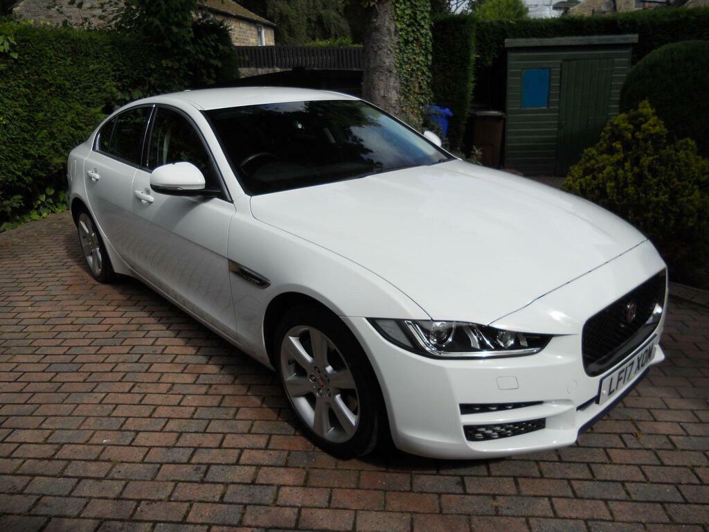 Jaguar XE 2.0D Portfolio Awd Euro 6 S S LF17XOM White