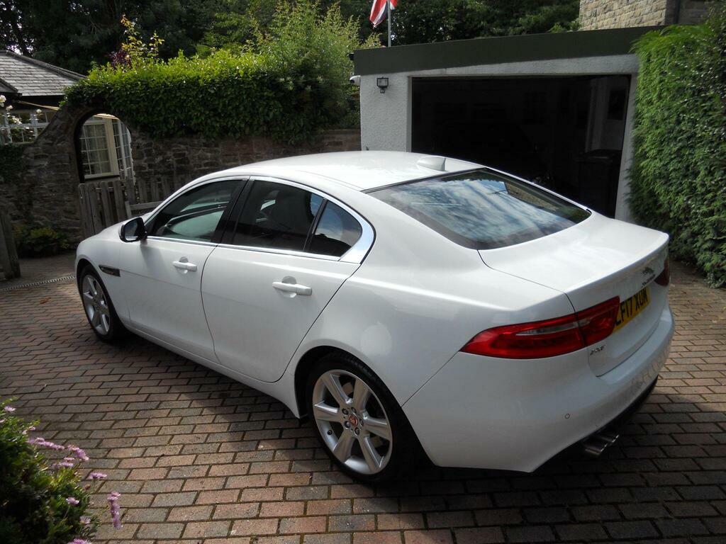 Jaguar XE 2.0D Portfolio Awd Euro 6 S S LF17XOM White #3