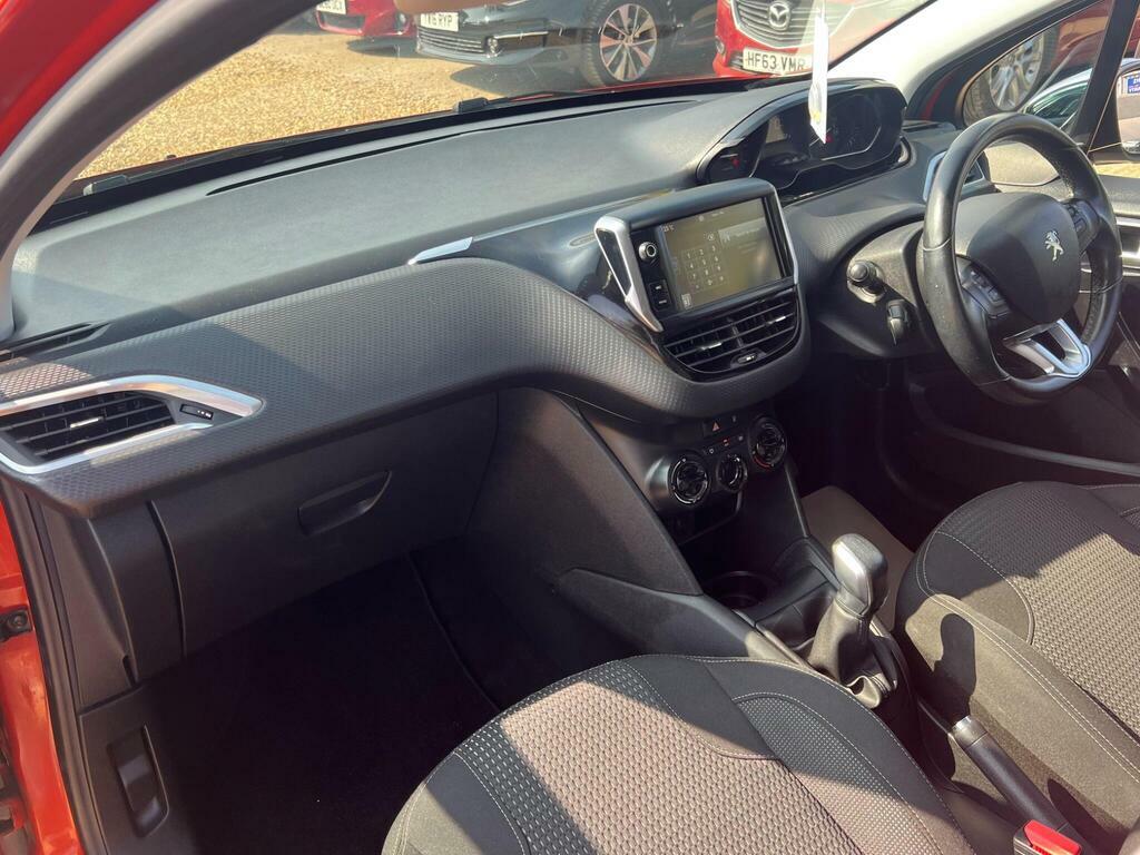 Peugeot 208 1.2 Puretech Allure Euro 6 CA66MXM Orange #2