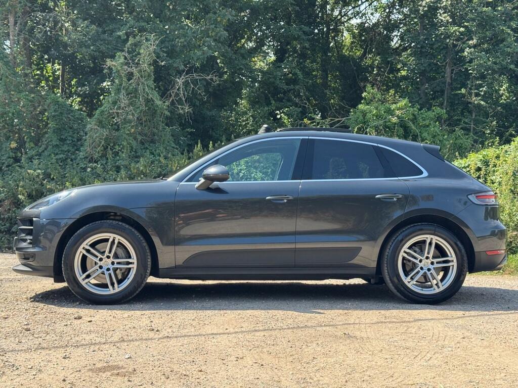 Porsche Macan Black #7