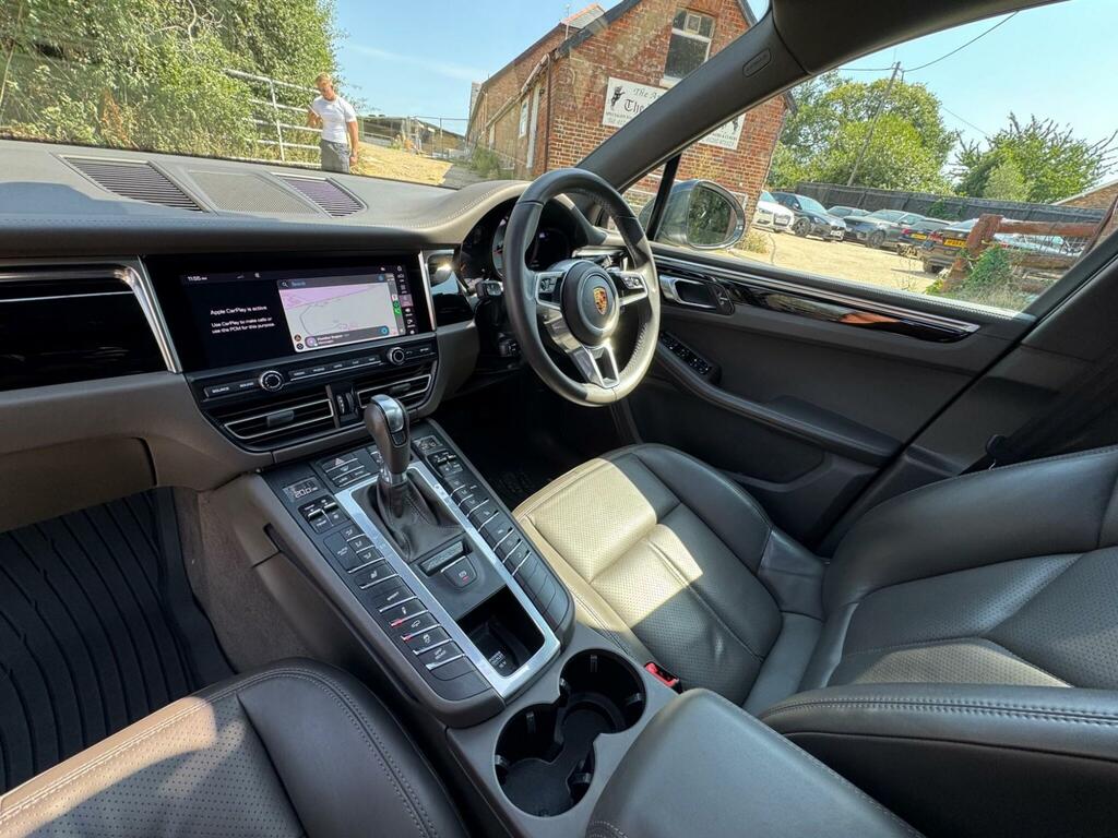 Porsche Macan Black #10