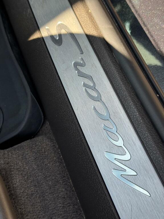 Porsche Macan Black #19