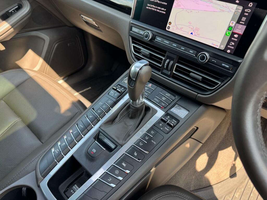 Porsche Macan Black #34