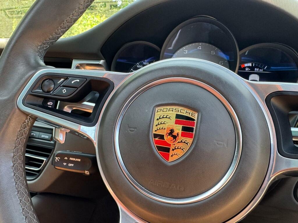 Porsche Macan Black #16