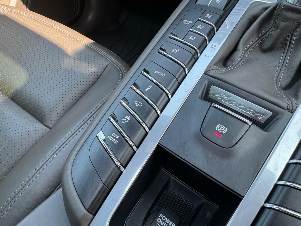 Porsche Macan Black #32