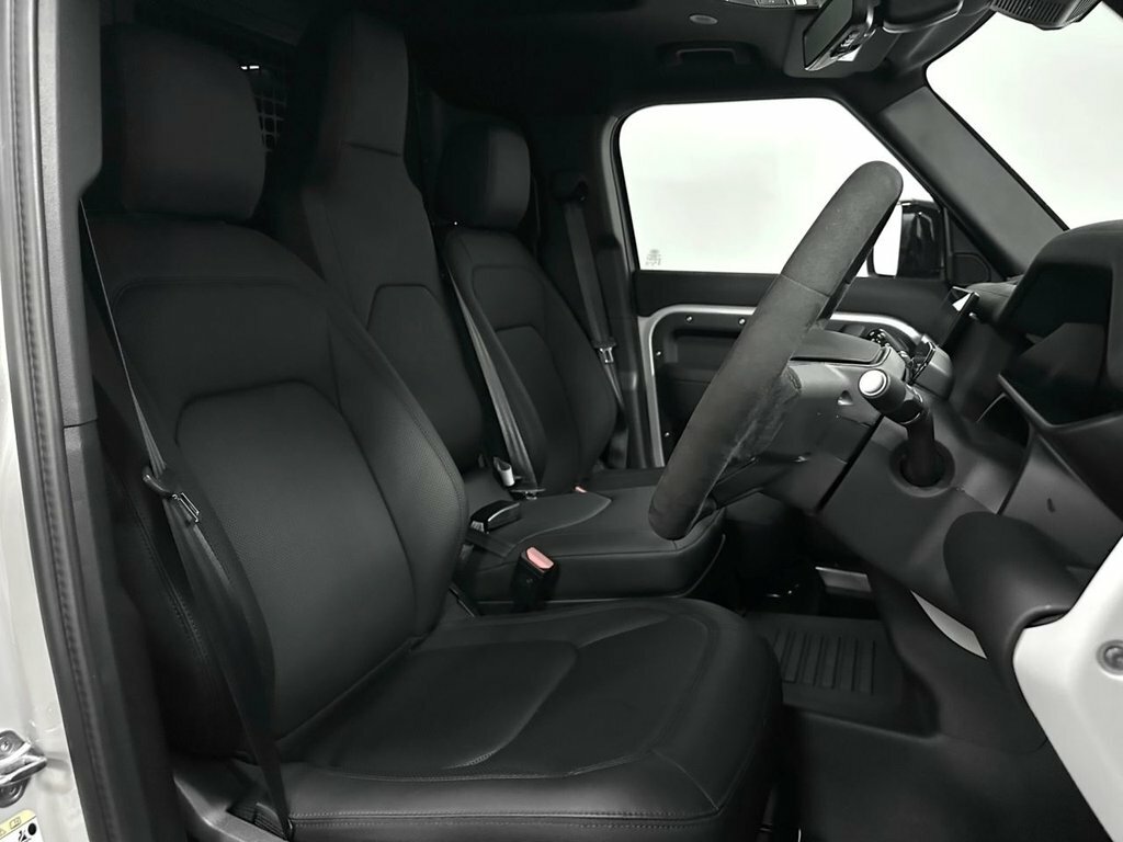 Land Rover Defender 110 3L S Grey #5