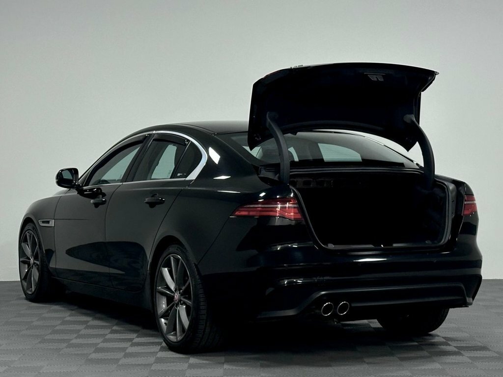 Jaguar XE 2.0 R-dynamic Se Black #20