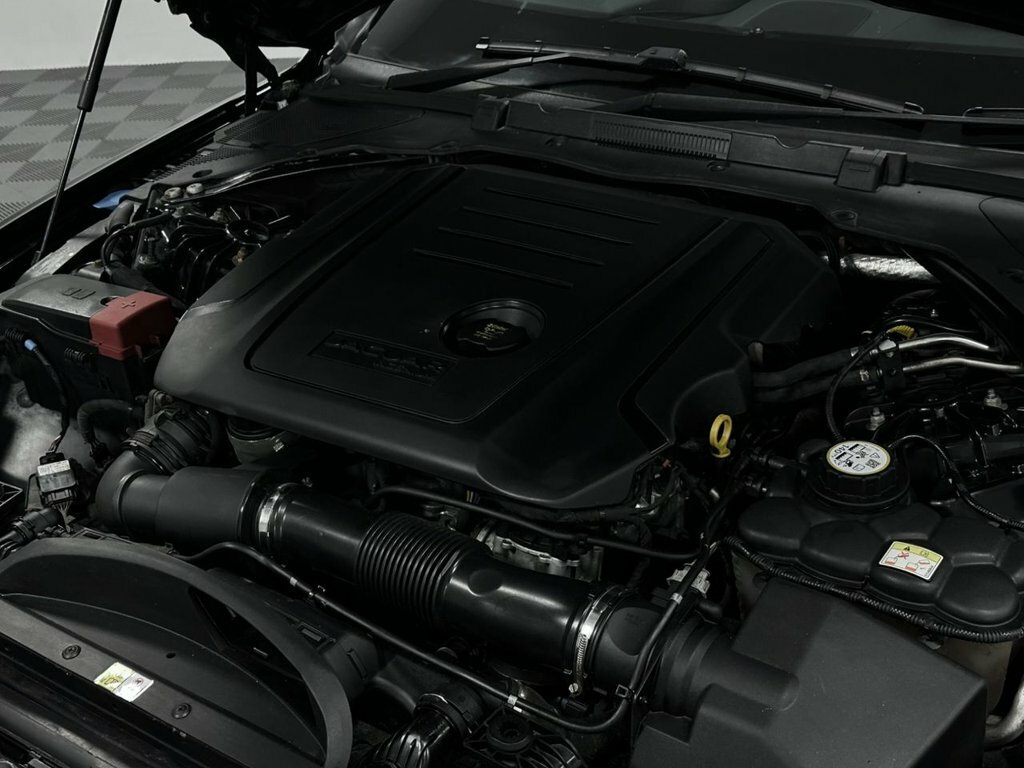 Jaguar XE 2.0 R-dynamic Se Black #17