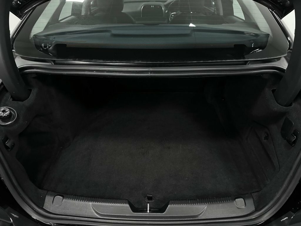 Jaguar XE 2.0 R-dynamic Se Black #34