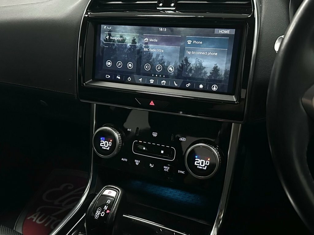 Jaguar XE 2.0 R-dynamic Se Black #24
