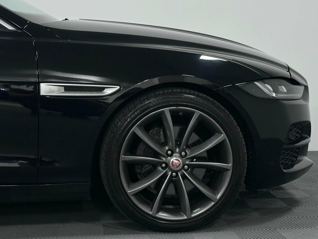 Jaguar XE 2.0 R-dynamic Se Black #11