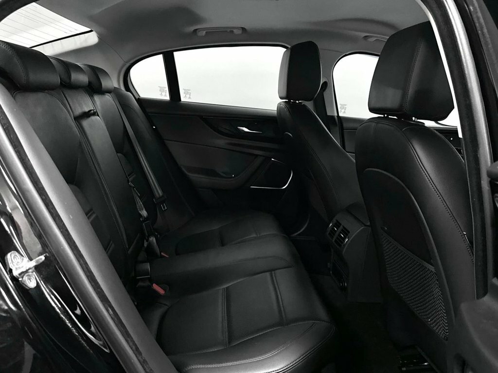 Jaguar XE 2.0 R-dynamic Se Black #33