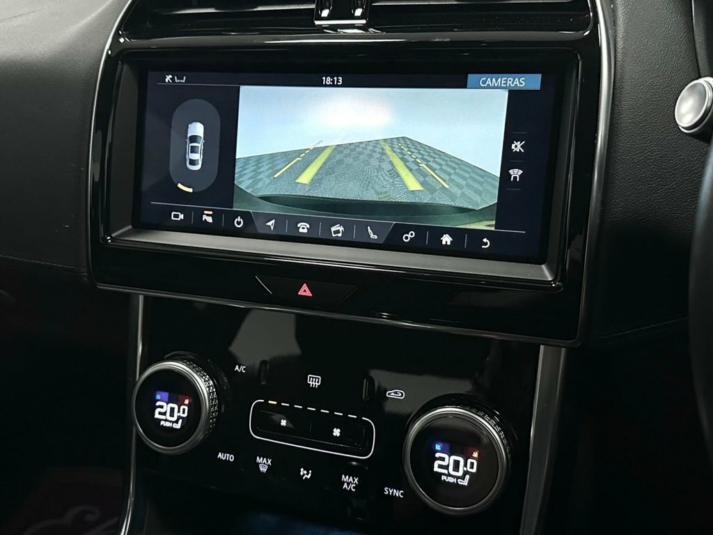 Jaguar XE 2.0 R-dynamic Se Black #26