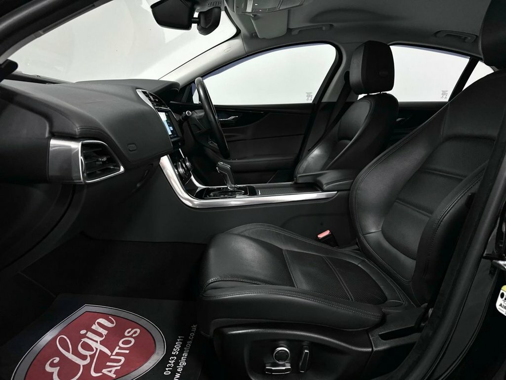 Jaguar XE 2.0 R-dynamic Se Black #27