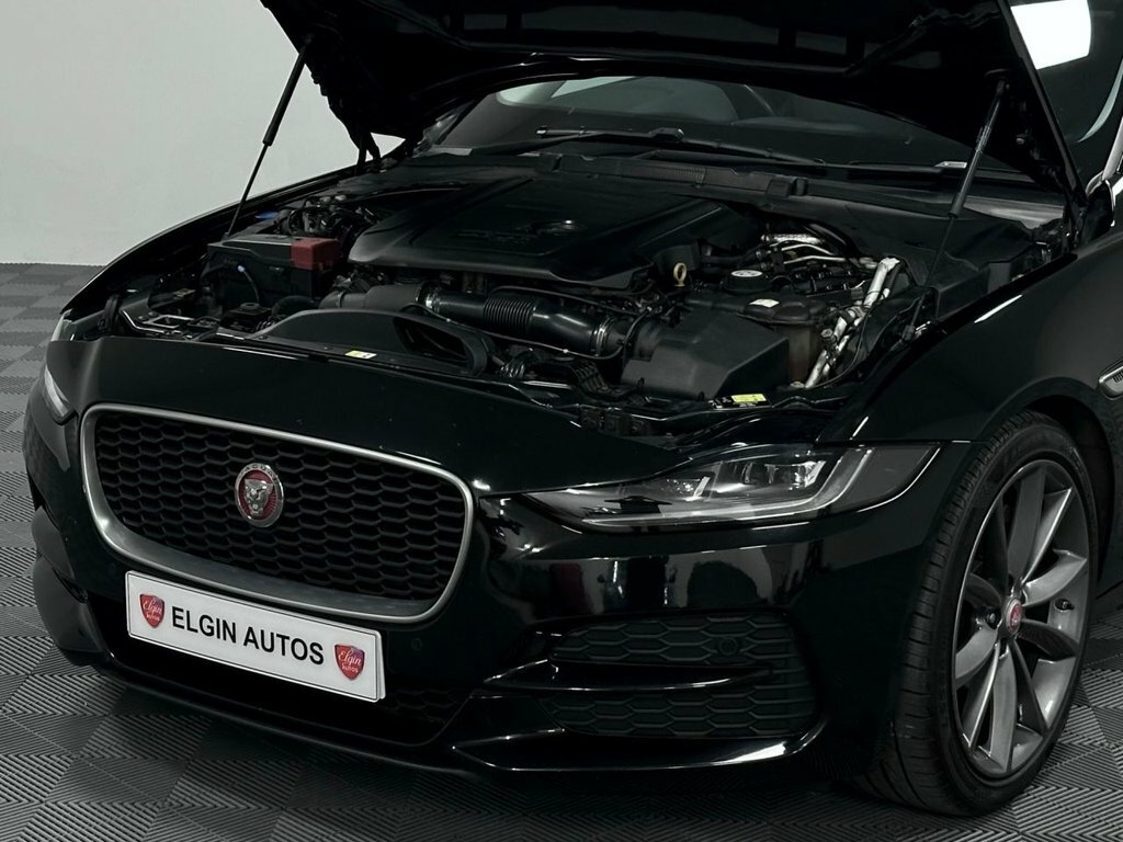 Jaguar XE 2.0 R-dynamic Se Black #18